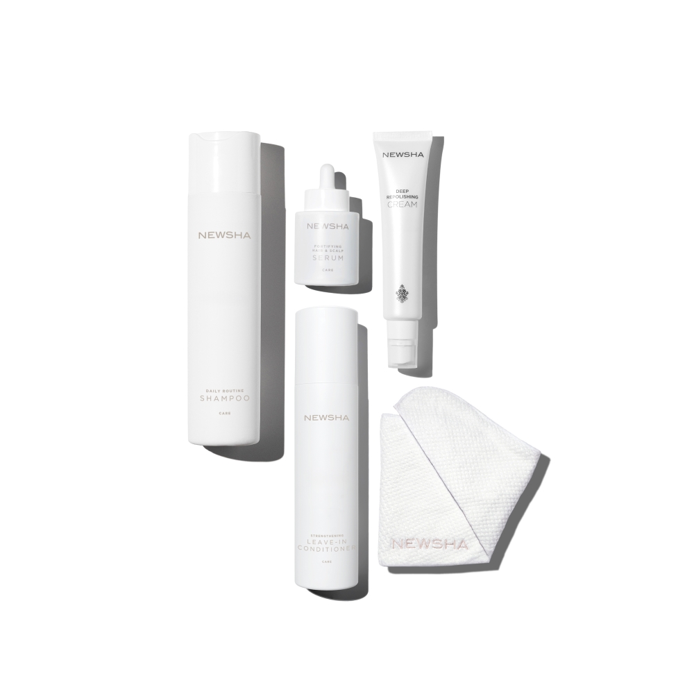 Pflegeset von NEWSHA für feines Haar mit Daily Routine Shampoo, Leave-In Conditioner, Scalp Serum, Deep Repolishing Cream und Handtuch. Ideal für strukturstärkende Haarpflege.