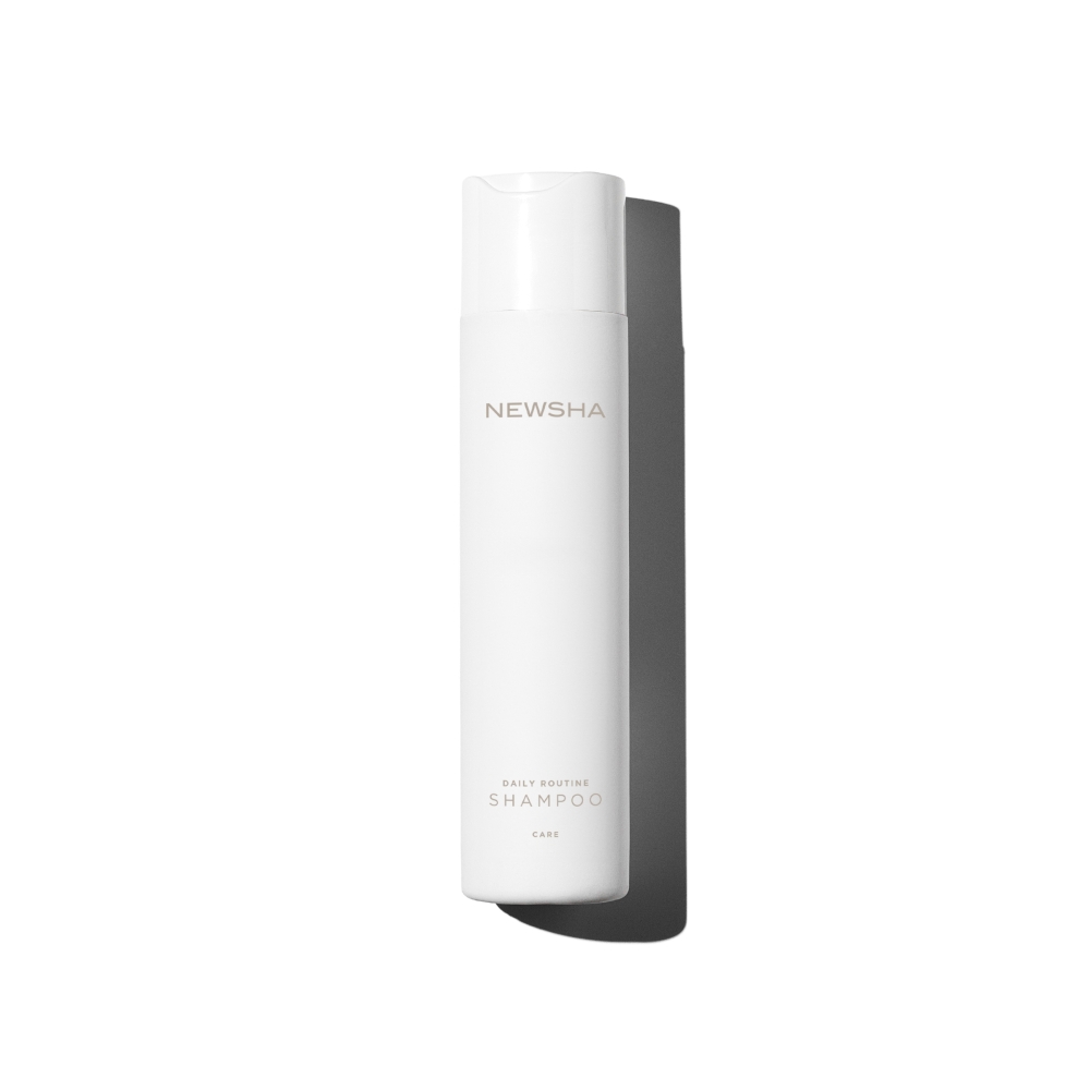 Sanftes Shampoo für die tägliche Haarwäsche. Daily Routine Shampoo von NEWSHA reinigt mild, wirkt vitalisierend und beruhigt die Kopfhaut, ideal für die tägliche Pflegeroutine.